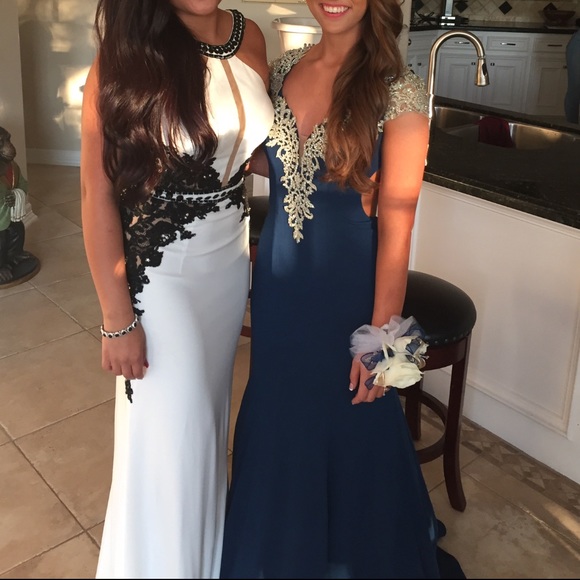 Elegant white and black Sherri Hill dress - Picture 5 of 6